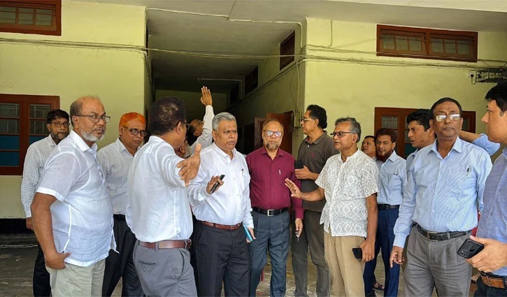 রাবির তিন ভবনে বসছে পাঁচটি লিফট, পরিদর্শনে উপাচার্য